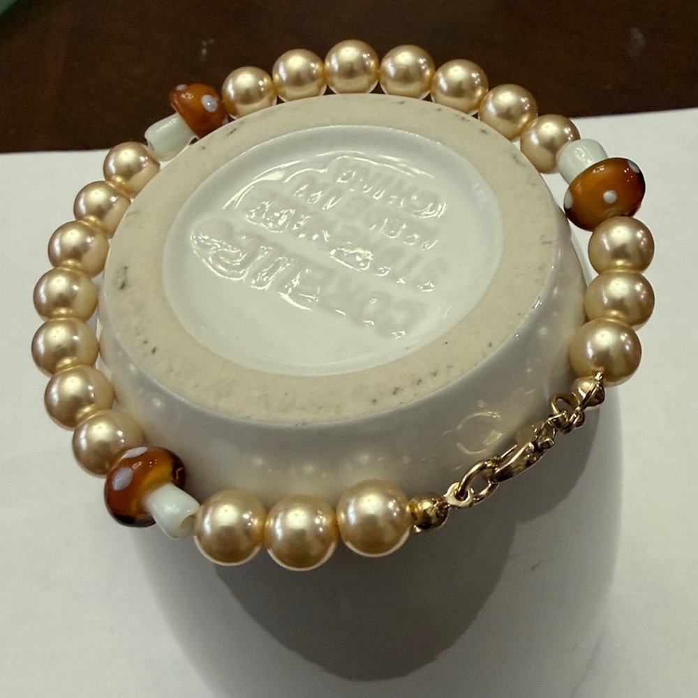 Anthropologie Pearl and Mushroom Beaded Charm Bracelet!!🔥🔥🔥 - Picture 5 of 16